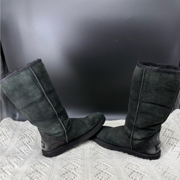 UGG Women’s 6 Classic Tall Black Sheepskin Shearling Winter Boots Australia Hot - Picture 6 of 8